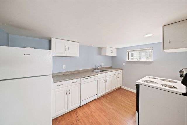 13 Atwood St, Kingston, MA 02364