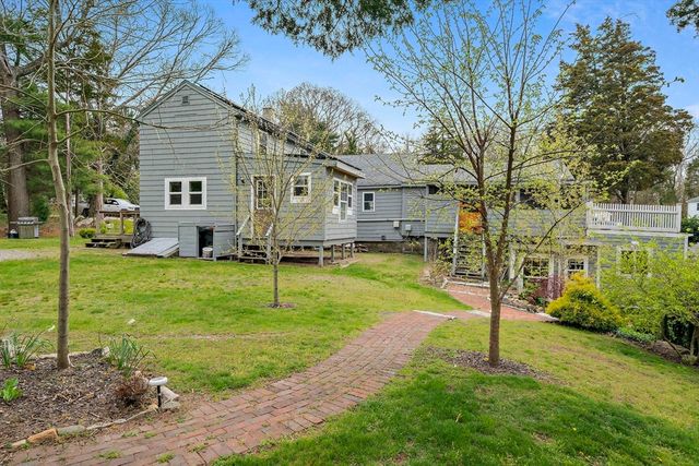 13 Atwood St, Kingston, MA 02364