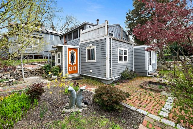 13 Atwood St, Kingston, MA 02364