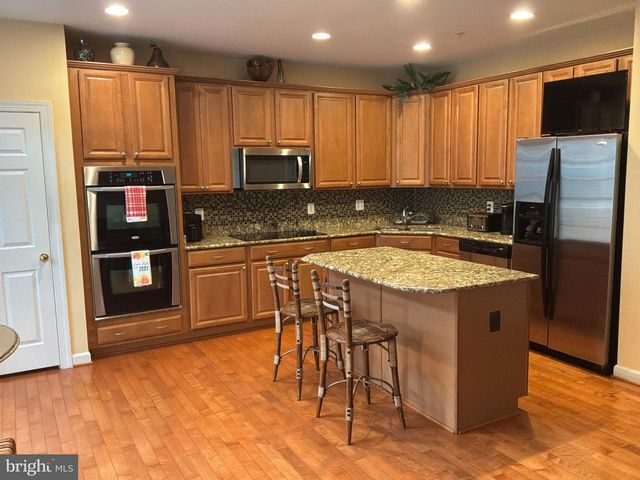 8006 RESERVE WAY, Vienna, VA 22182