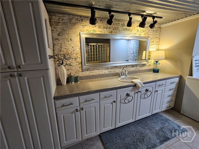 212 W Lower Factors Walk, Savannah, GA 31401