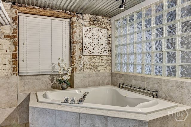 212 W Lower Factors Walk, Savannah, GA 31401