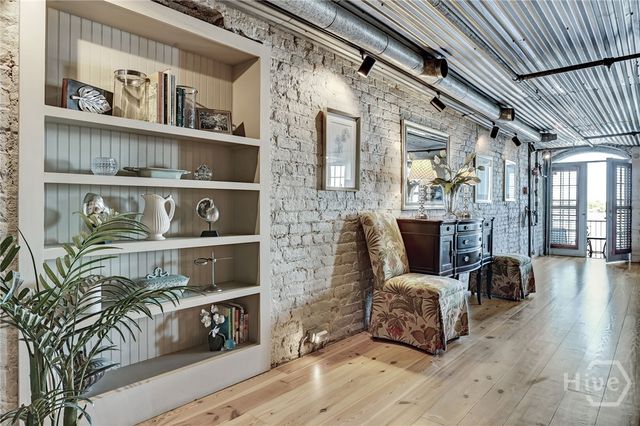 212 W Lower Factors Walk, Savannah, GA 31401