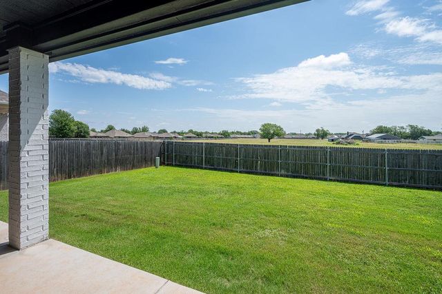 800 Firefork Avenue, Yukon, OK 73099