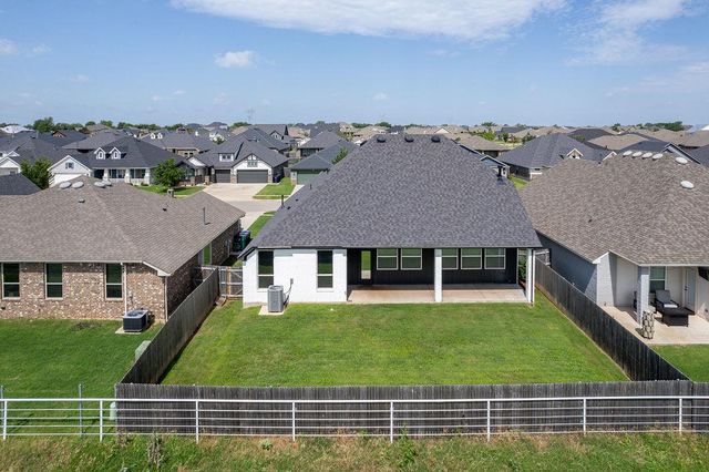 800 Firefork Avenue, Yukon, OK 73099