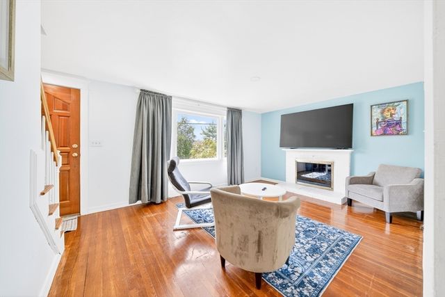 216 Hartford Ave, Bellingham, MA 02019