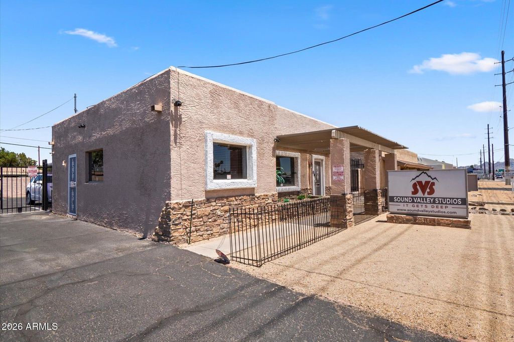 2818 W NORTHERN Avenue, Phoenix, AZ 85051 — photo 2