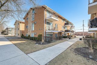 6111 W 64th Place 2, Chicago, IL 60638