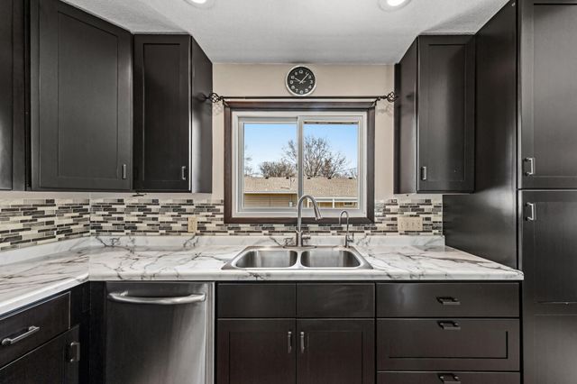 1902 Brookside Drive, Albert Lea, MN 56007