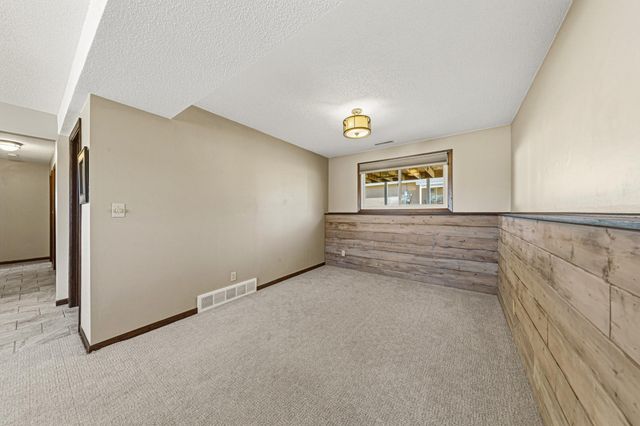 1902 Brookside Drive, Albert Lea, MN 56007