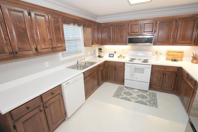 120 Jennings Cir, Tullahoma, TN 37388
