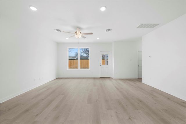 115 Adaline Bend, Mcgregor, TX 76657