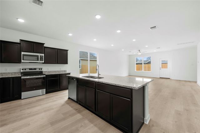 115 Adaline Bend, Mcgregor, TX 76657