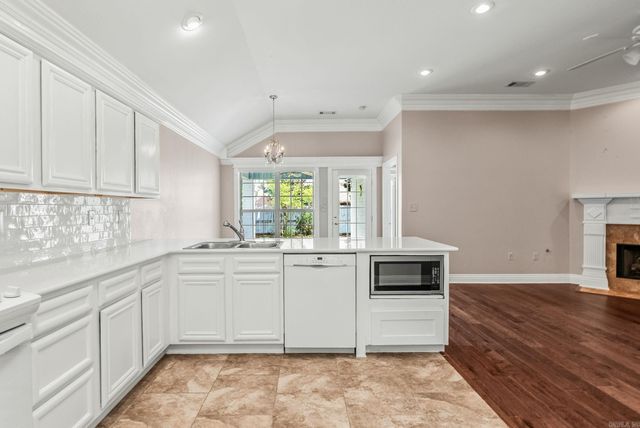 16 Dauphine Pl, Maumelle, AR 72113