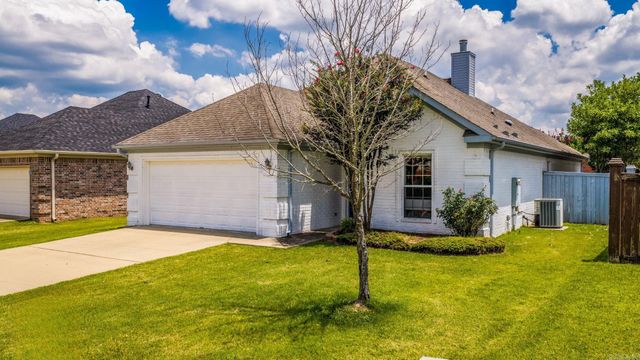 16 Dauphine Pl, Maumelle, AR 72113