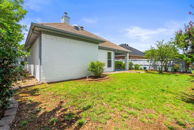 16 Dauphine Pl, Maumelle, AR 72113