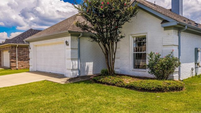 16 Dauphine Pl, Maumelle, AR 72113