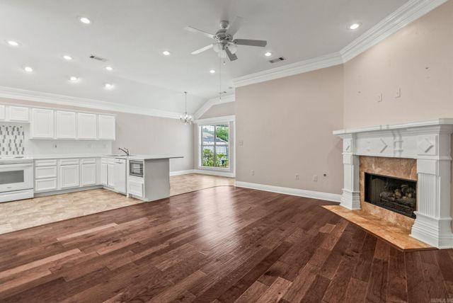 16 Dauphine Pl, Maumelle, AR 72113