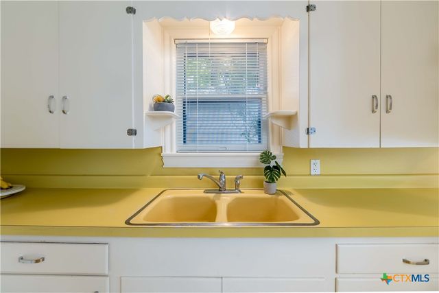 465 S Guenther Avenue, New Braunfels, TX 78130