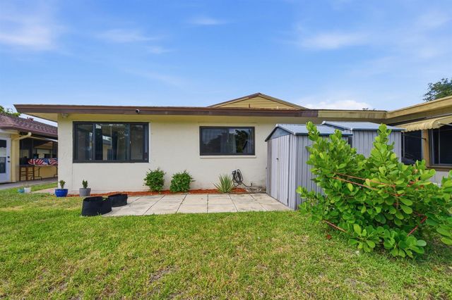 10222 Pine Drive, Boynton Beach, FL 33437