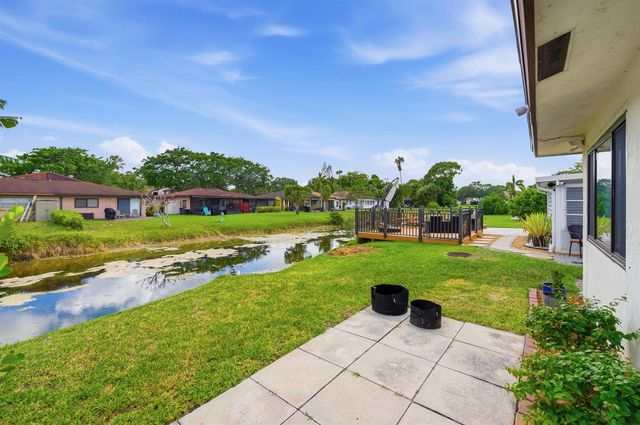 10222 Pine Drive, Boynton Beach, FL 33437