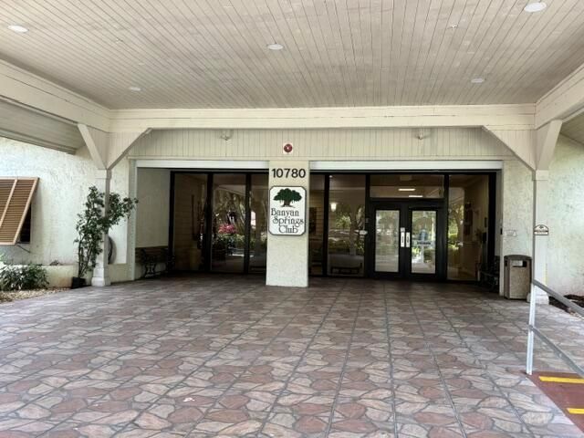 10222 Pine Drive, Boynton Beach, FL 33437