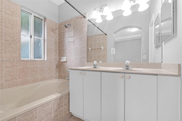 8526 NW 107th Psge 4-40, Doral, FL 33178