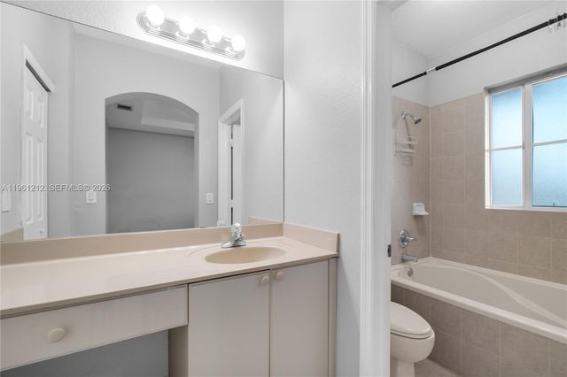 8526 NW 107th Psge 4-40, Doral, FL 33178