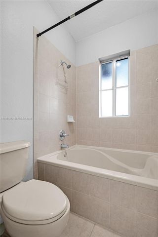 8526 NW 107th Psge 4-40, Doral, FL 33178