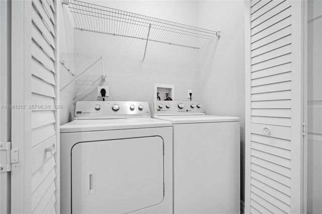 8526 NW 107th Psge 4-40, Doral, FL 33178