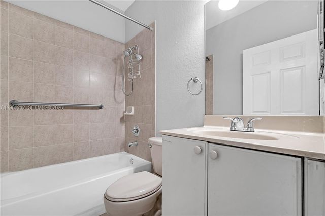 8526 NW 107th Psge 4-40, Doral, FL 33178