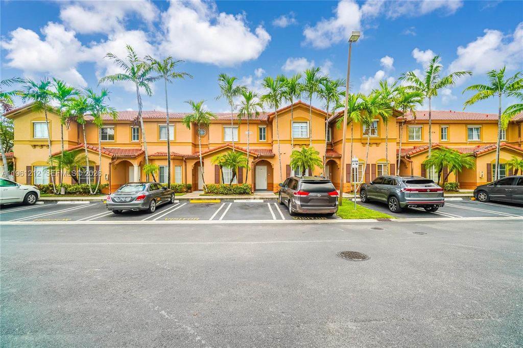 8526 NW 107th Psge 4-40, Doral, FL 33178