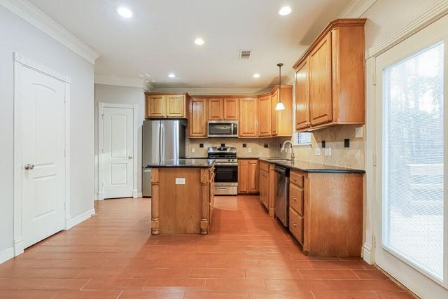 612 Spruce Drive, Conroe, TX 77302