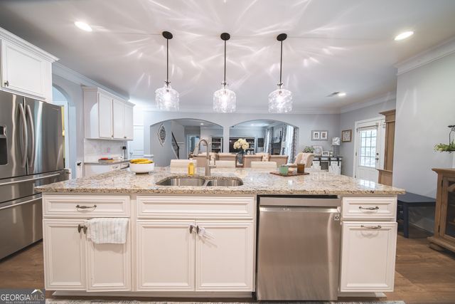 931 S Jeff Davis Drive, Fayetteville, GA 30215