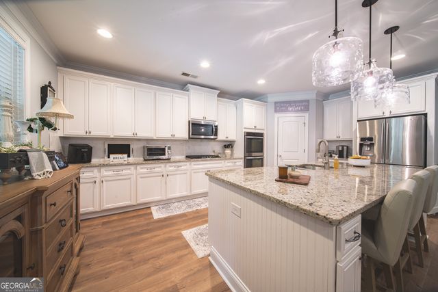931 S Jeff Davis Drive, Fayetteville, GA 30215