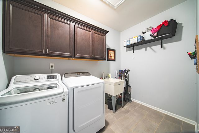 931 S Jeff Davis Drive, Fayetteville, GA 30215