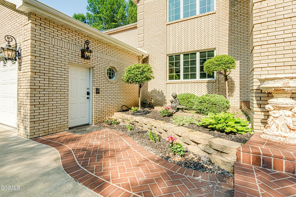 2023 Harbor Drive, Bismarck, ND 58504 photo 4