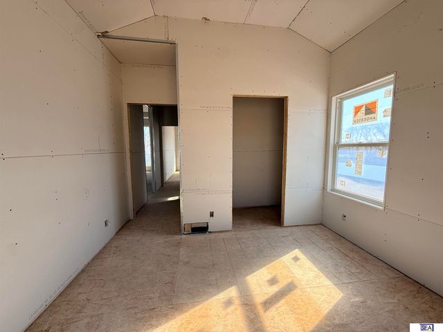 613 Valley Road, Papillion, NE 68046