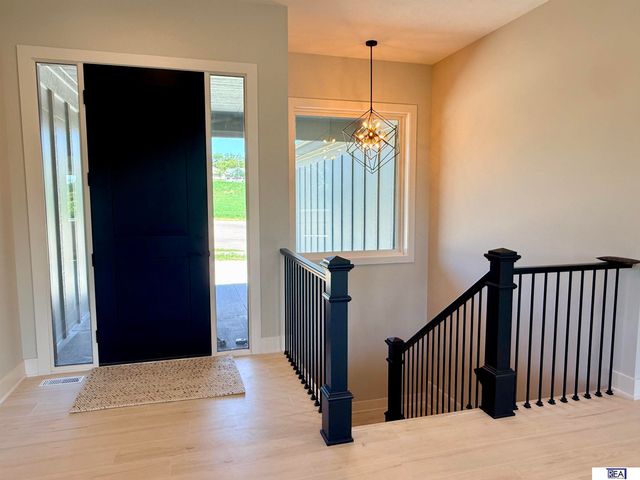 613 Valley Road, Papillion, NE 68046