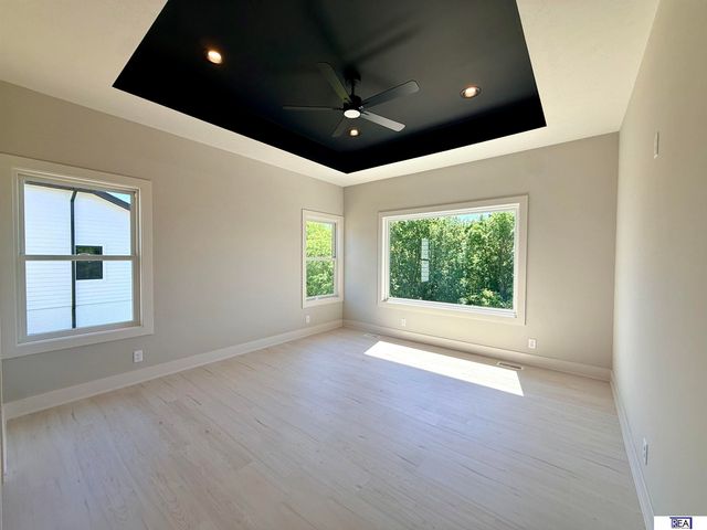 613 Valley Road, Papillion, NE 68046