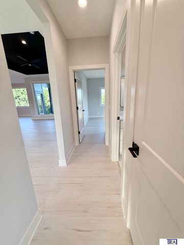 613 Valley Road, Papillion, NE 68046