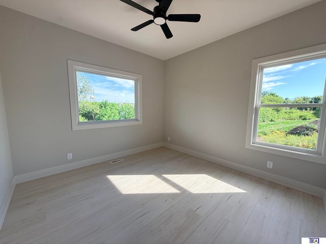 613 Valley Road, Papillion, NE 68046