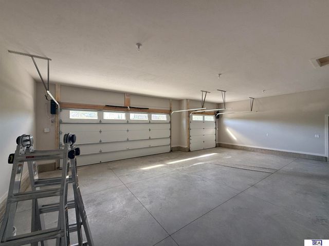 613 Valley Road, Papillion, NE 68046