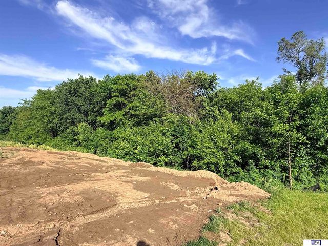 613 Valley Road, Papillion, NE 68046