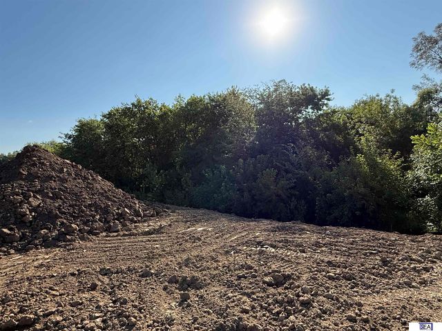 613 Valley Road, Papillion, NE 68046