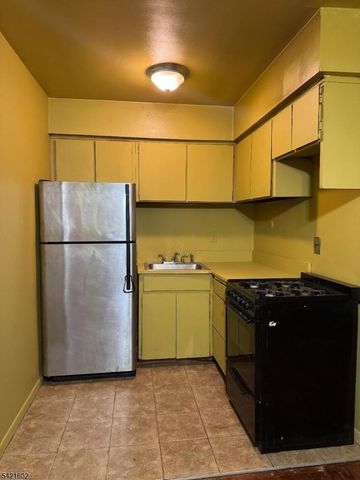 744 Hazard Pl 1C, Elizabeth City, NJ 07208