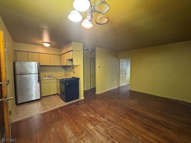 744 Hazard Pl 1C, Elizabeth City, NJ 07208