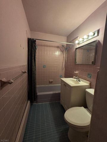 744 Hazard Pl 1C, Elizabeth City, NJ 07208
