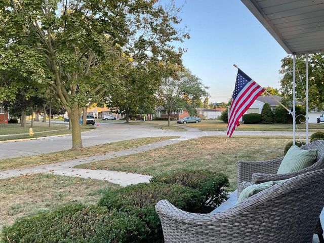 1934 Pinetree Drive, Trenton, MI 48183