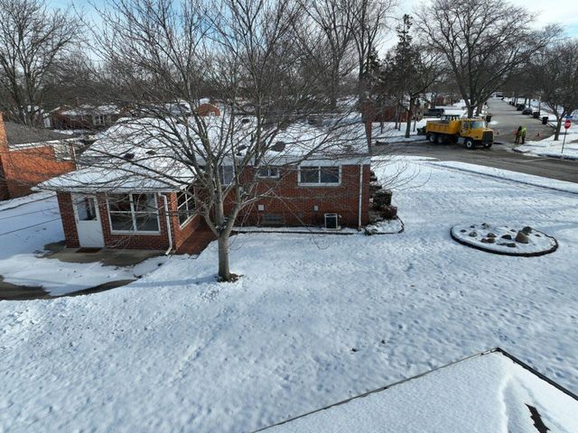 1934 Pinetree Drive, Trenton, MI 48183